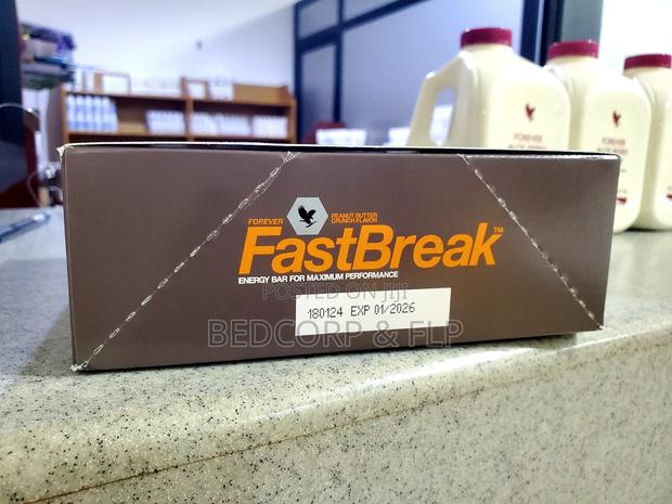 Peanut Butter Crunch Energy Performance Bar 12 · Photo 1