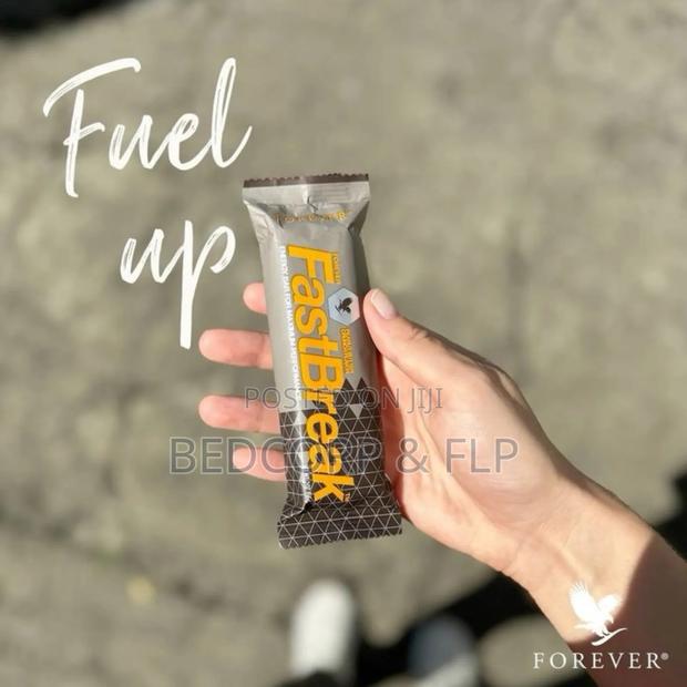 Peanut Butter Crunch Energy Performance Bar 12 · Photo 2