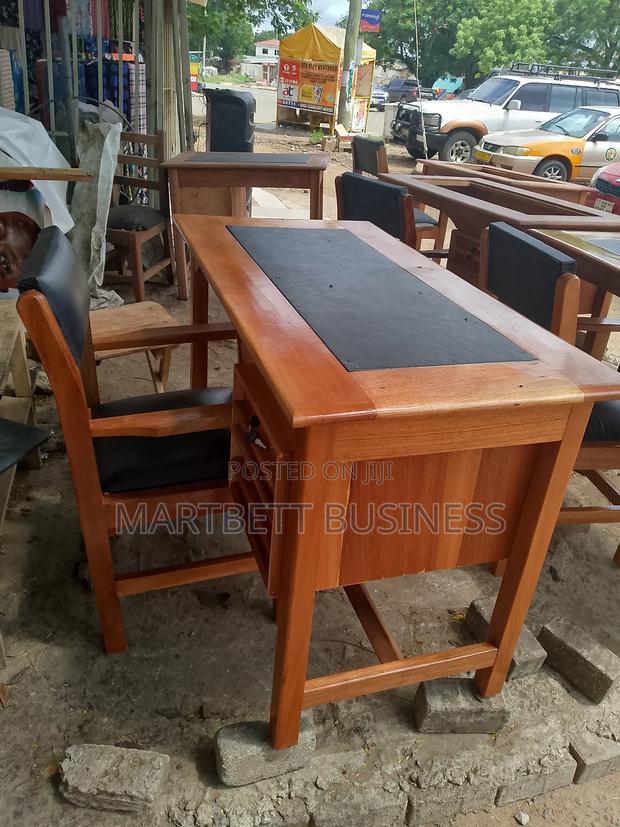 Table Chair Office or Home Usage · Photo 1