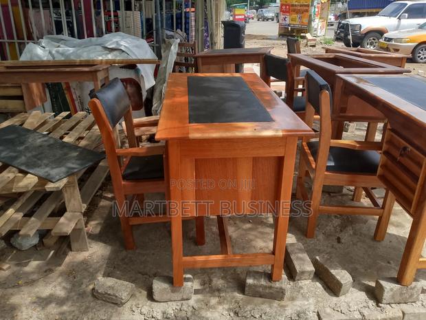Table Chair Office or Home Usage · Photo 3