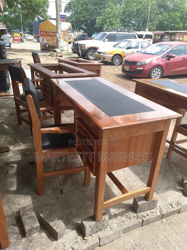 Table Chair Office or Home Usage · Photo 4