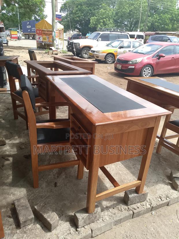 Table Chair Office or Home Usage · Photo 5