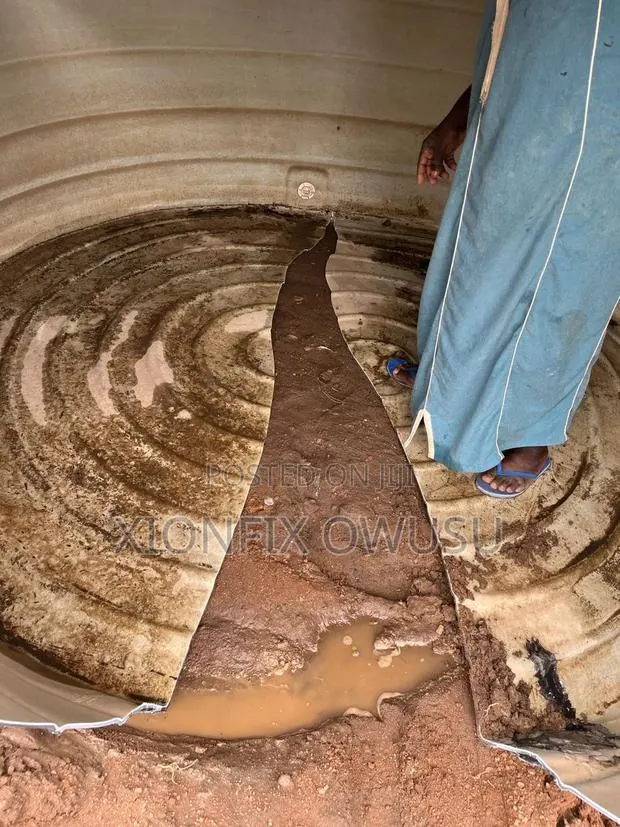 Polytank Leakage · Photo 1