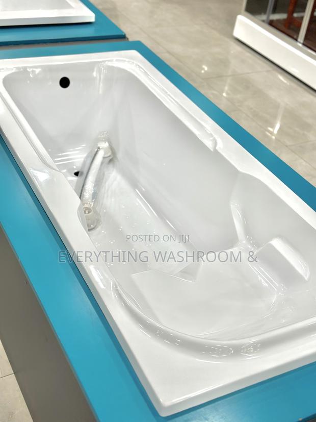 Straight Bathtub Heavy Bathtub Bath With Seat · Photo 1