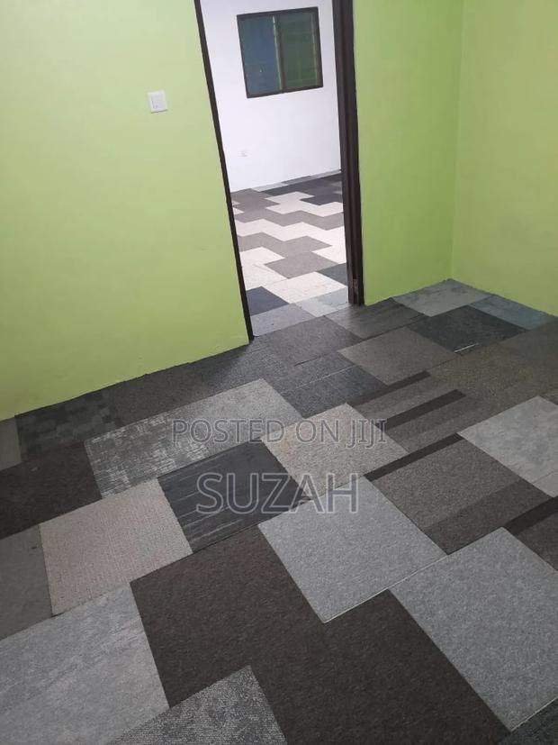 Tile Form Carpet Woolen · Photo 1
