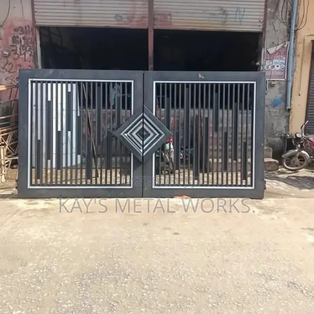 Modern Sliding Gate | Custom Security Gate Design · Photo 1