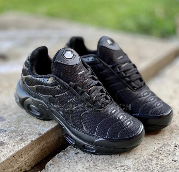 Nike Air Max TN Black · Photo 2