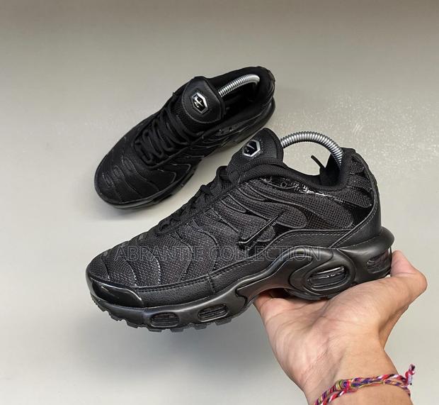 Nike Air Max TN Black · Photo 1