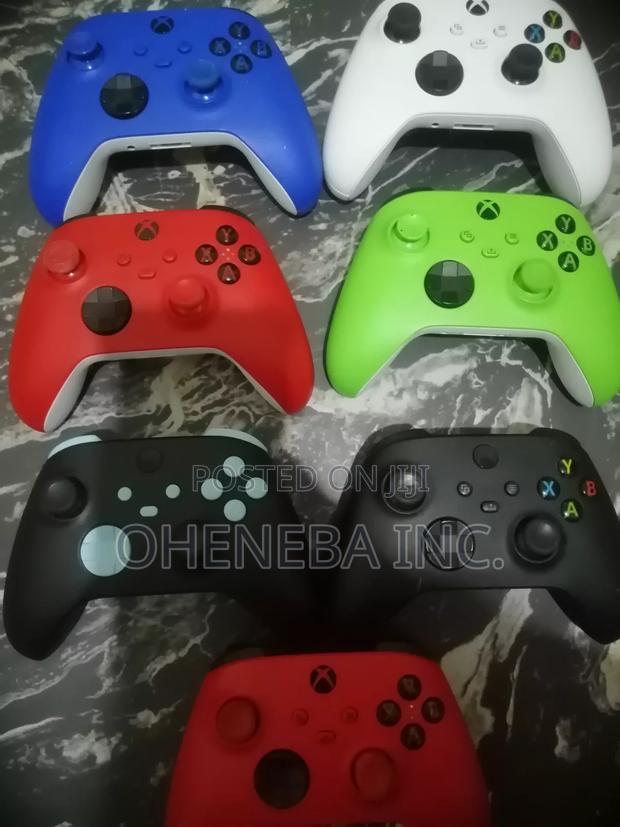 Xbox Series Controllers · Photo 6