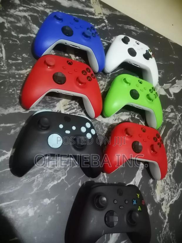 Xbox Series Controllers · Photo 4