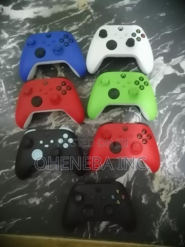 Xbox Series Controllers · Photo 3