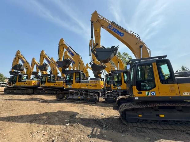 215 Brandew Excavator · Photo 3