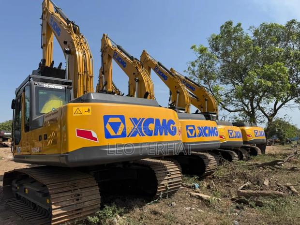 215 Brandew Excavator · Photo 4