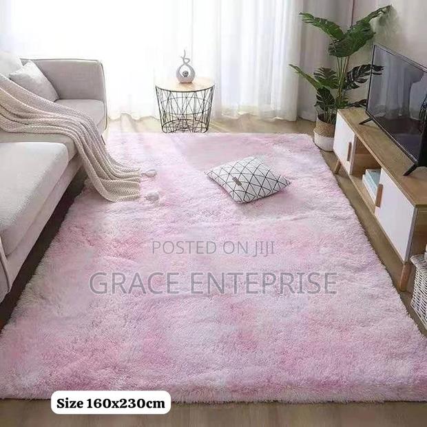 Luxurious Light Fluffy Weight Carpet in Different Colors · Photo 1