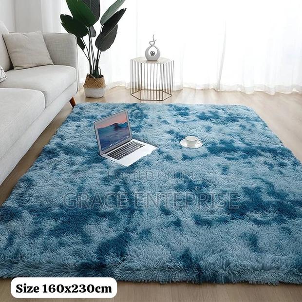 Super Quality Fluffy Ligth Weight Carpet in Different Colors · Photo 1