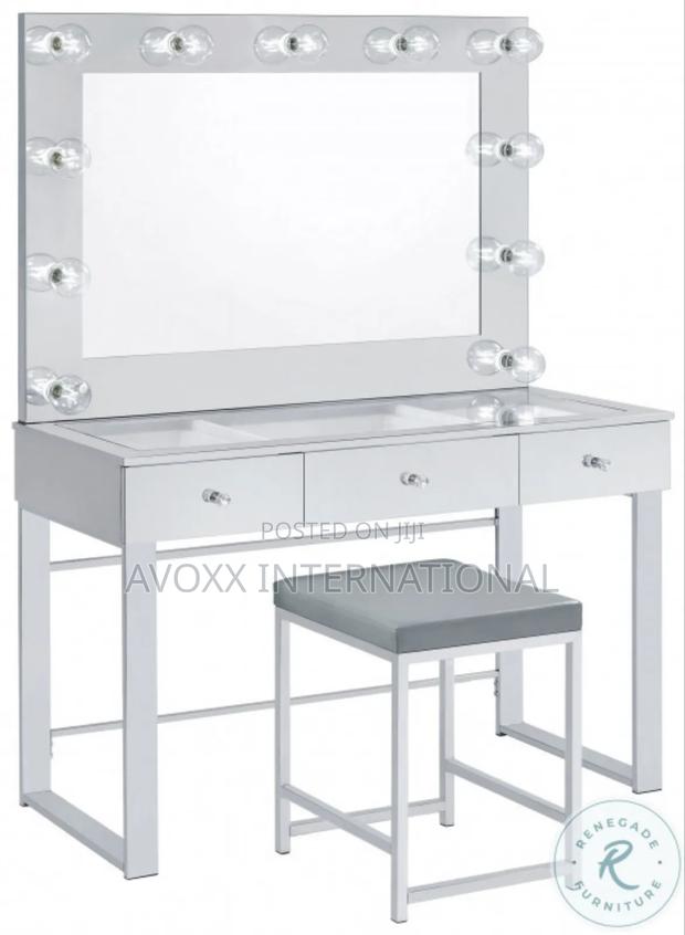 Coaster Bedroom Upholstered Padded Vanity Stool 935933 · Photo 4