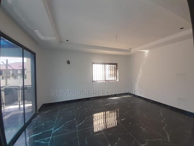 3bdrm Duplex in Ayi Mensah, Accra Metropolitan for sale · Photo 8