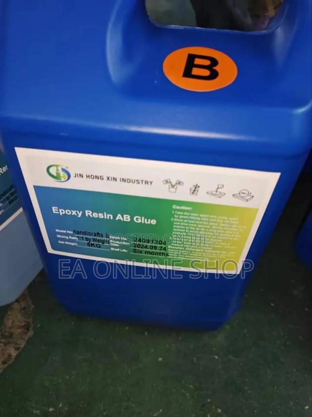 1:1 Epoxy Resin Hardner With Dispensing Nozzles 5kg Each · Photo 2