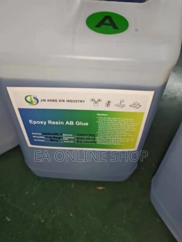 1:1 Epoxy Resin Hardner With Dispensing Nozzles 5kg Each · Photo 3