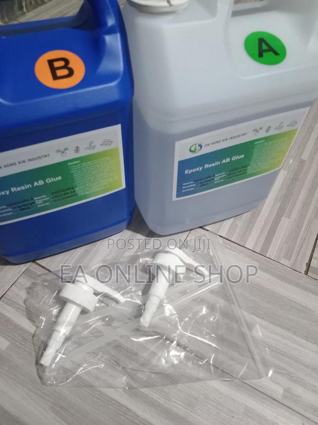 1:1 Epoxy Resin Hardner With Dispensing Nozzles 5kg Each · Photo 1