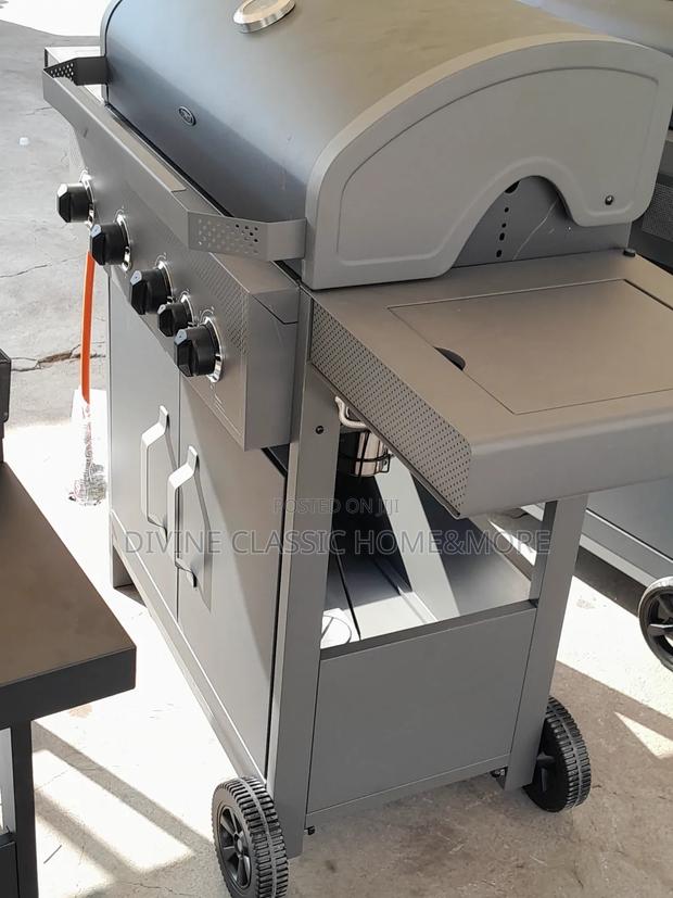 4 Burner Gas BBQ Grill · Photo 1