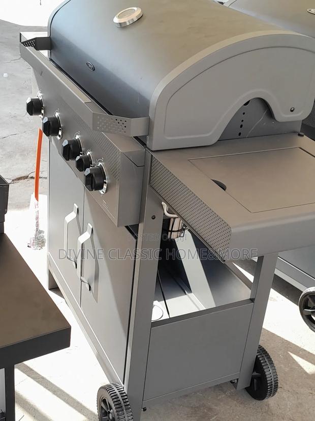 4 Burner Gas BBQ Grill · Photo 2