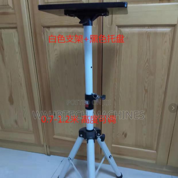 Projector Stand · Photo 2
