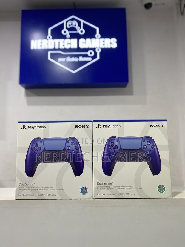 Ps5 DUALSENSE Controller Shiny Blue · Photo 1