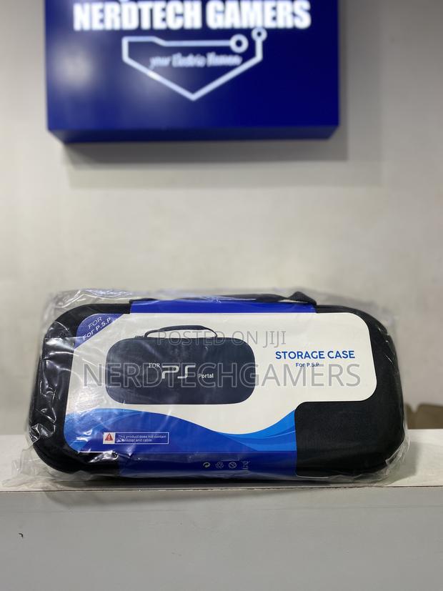 PS 5 Portable Case, Portable Hard Shell, White · Photo 2