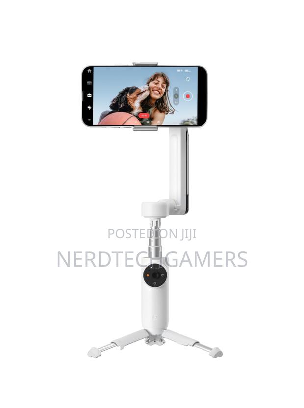Insta360 Flow Gimbal Stabilizer for Smartphone, Ai-Powered · Photo 2