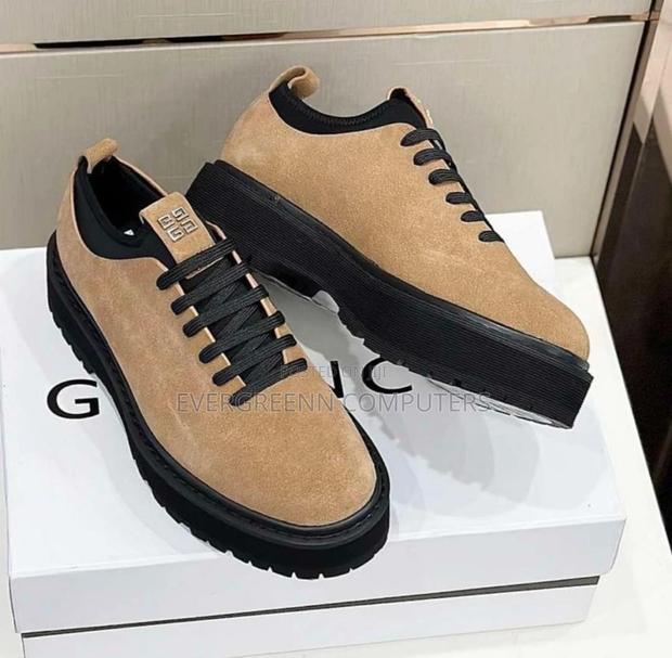 Classic Sneakers · Photo 2