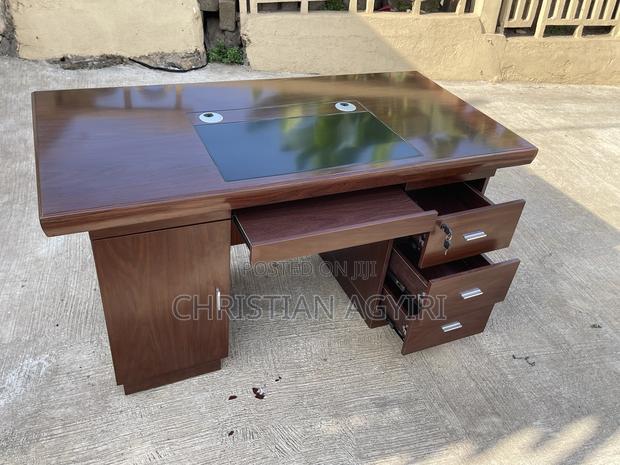 Office Desk/Table · Photo 4