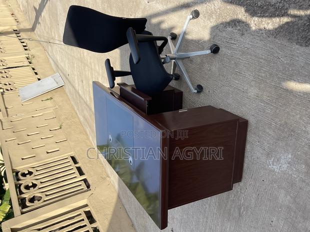 Office Desk/Table · Photo 8