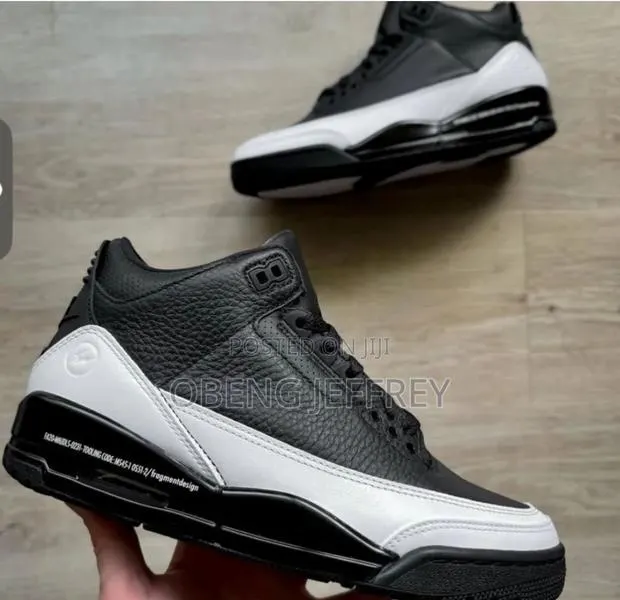 Original Air Jordan 3 Retro SP Black/White · Photo 1