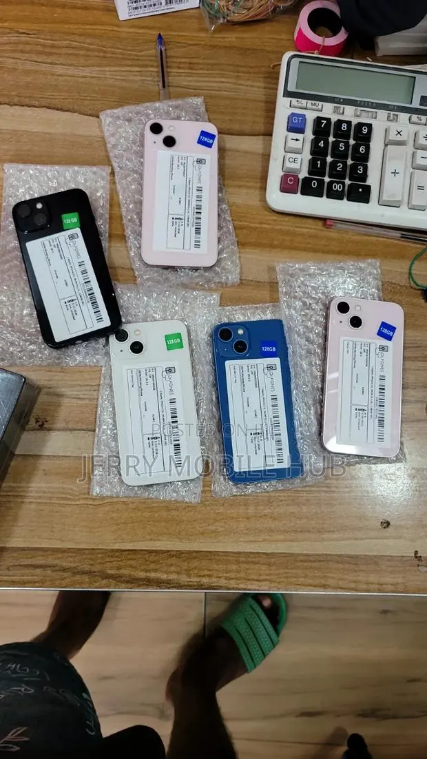 Apple iPhone 13 128 GB · Photo 1