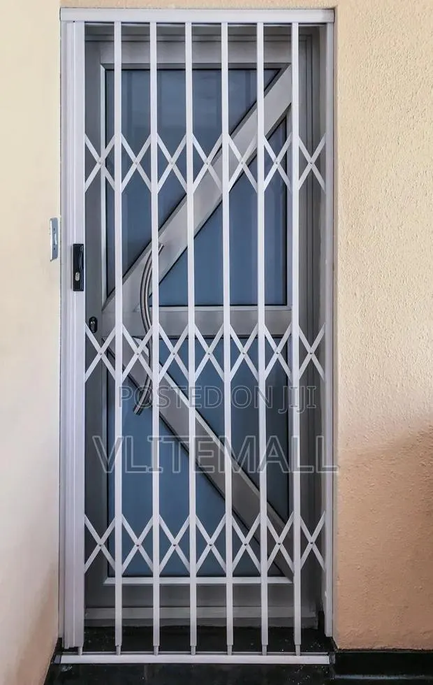 Yale Retractable Security Gates -Y-SLH-G-1800c · Photo 1