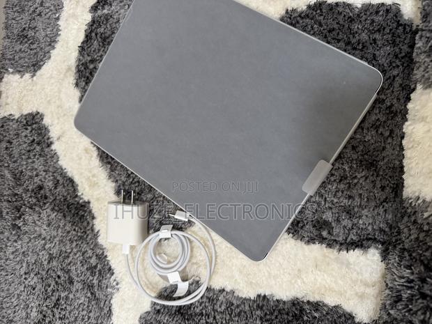 New Apple iPad Pro 12.9 (2022) 1 TB Silver · Photo 1