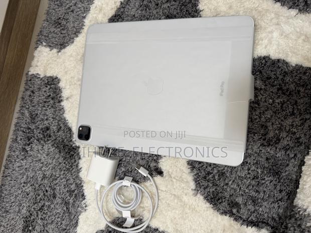New Apple iPad Pro 12.9 (2022) 1 TB Silver · Photo 2