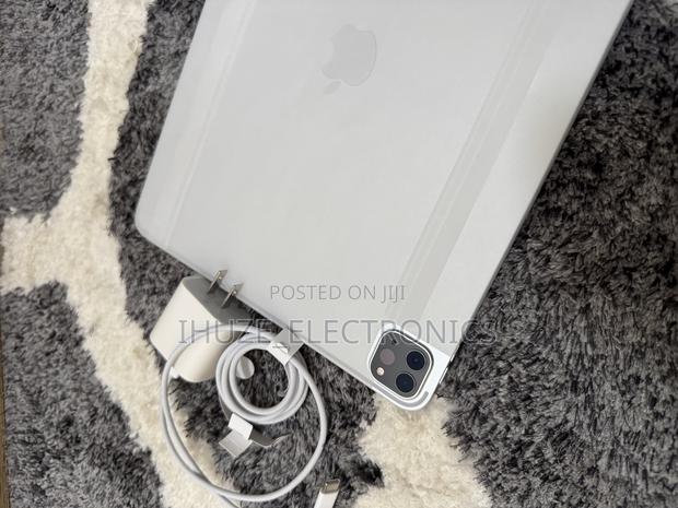 New Apple iPad Pro 12.9 (2022) 1 TB Silver · Photo 3