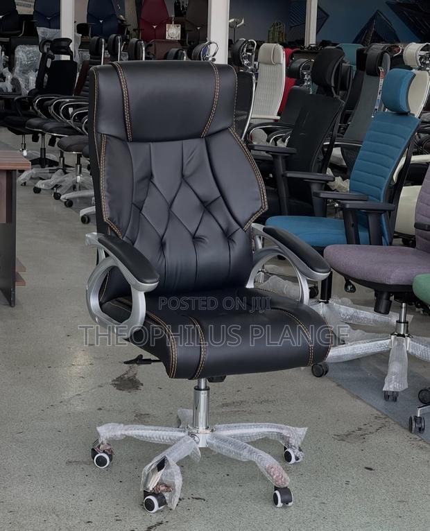 Executive Reclining Leader Swivel Chair · Photo 1