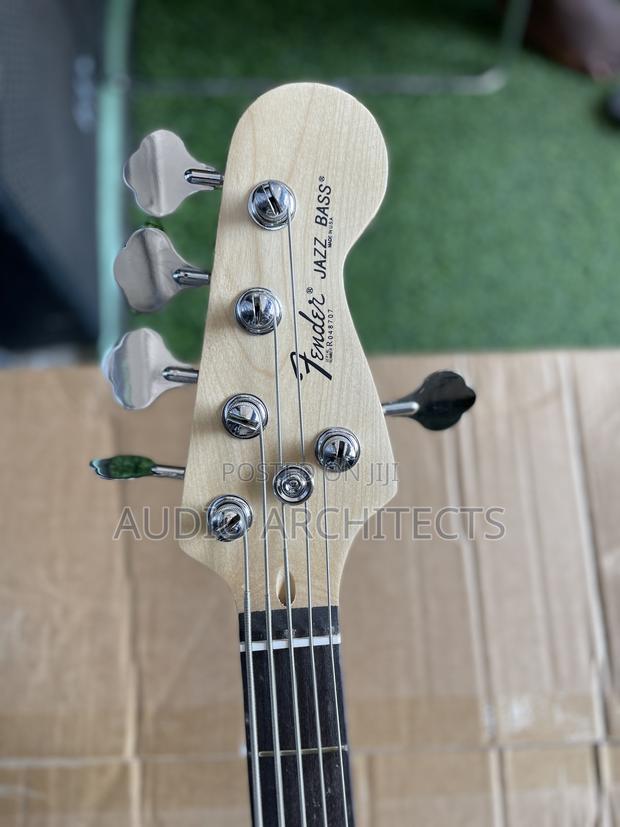 Fender Bass Guitar Passive · Photo 3