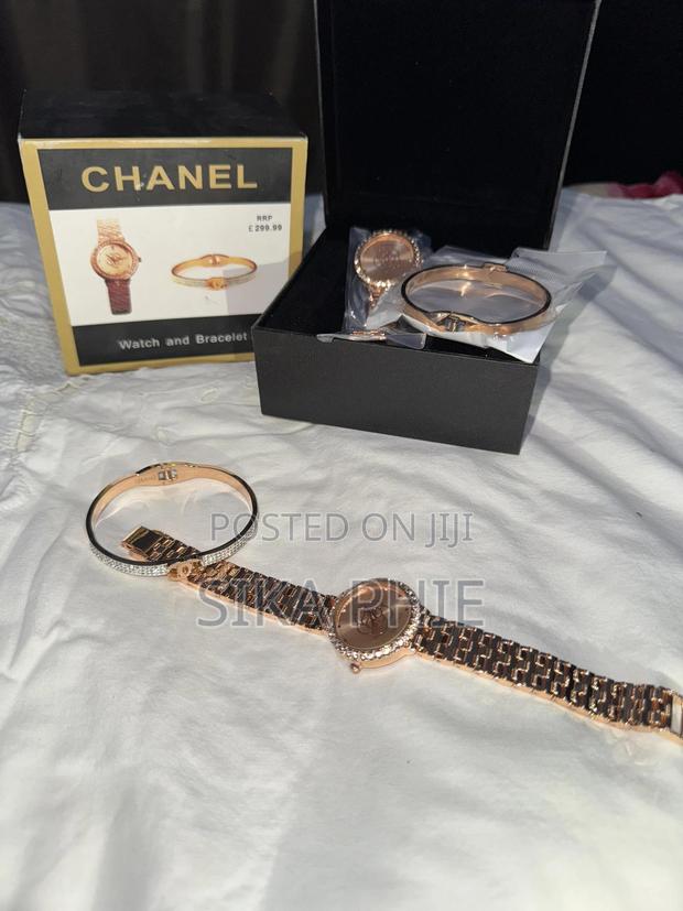 Original CHANEL Gift Box Including Watch and Bracelet · Photo 2