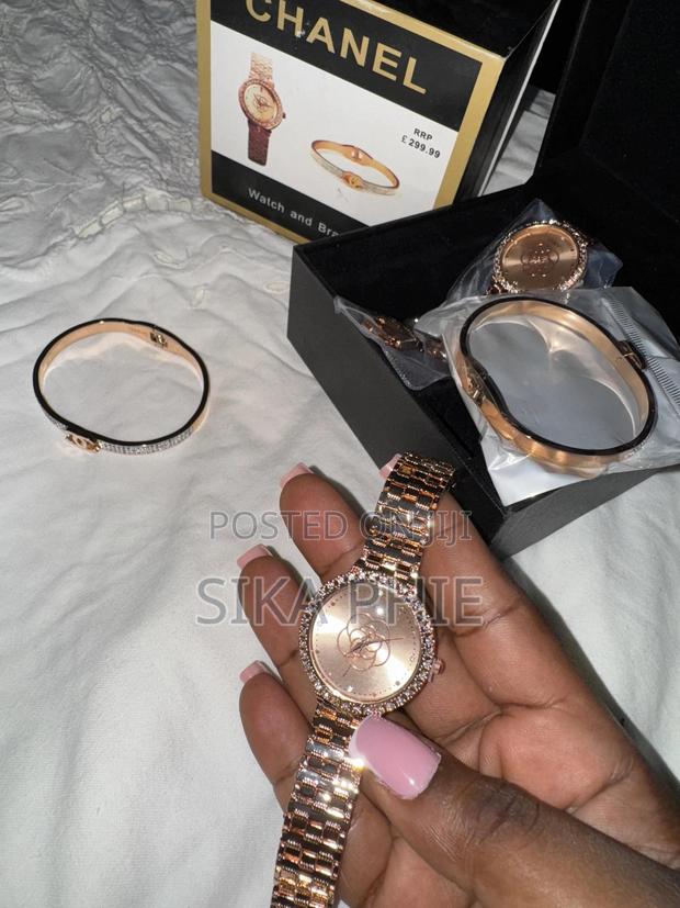 Original CHANEL Gift Box Including Watch and Bracelet · Photo 3