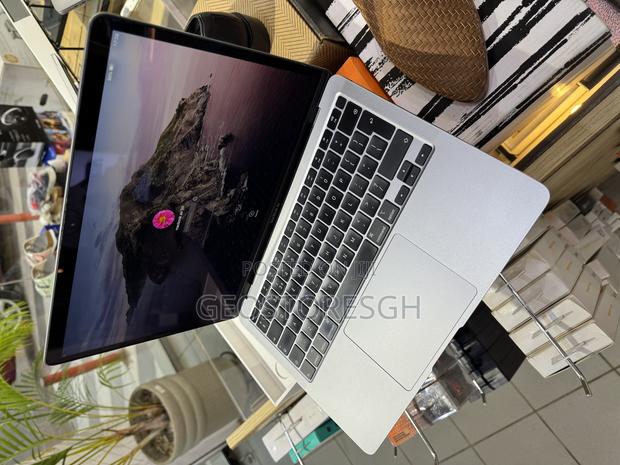 Laptop Apple MacBook Air 2020 8GB Intel Core i5 SSD 512GB · Photo 1