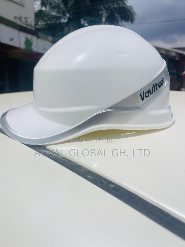 Vaultex Helmet With Reflector · Photo 1