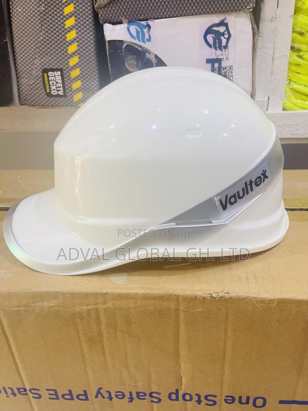 Vaultex Helmet With Reflector · Photo 3