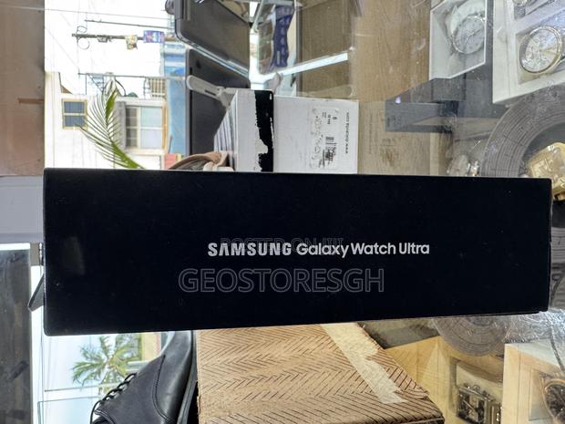 Samsung Galaxy Watch Ultra 47mm LTE Titanium Silver USA · Photo 3
