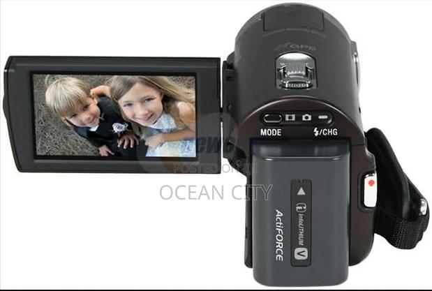 Light Used Sony Hd Camcorder 32gb. · Photo 2