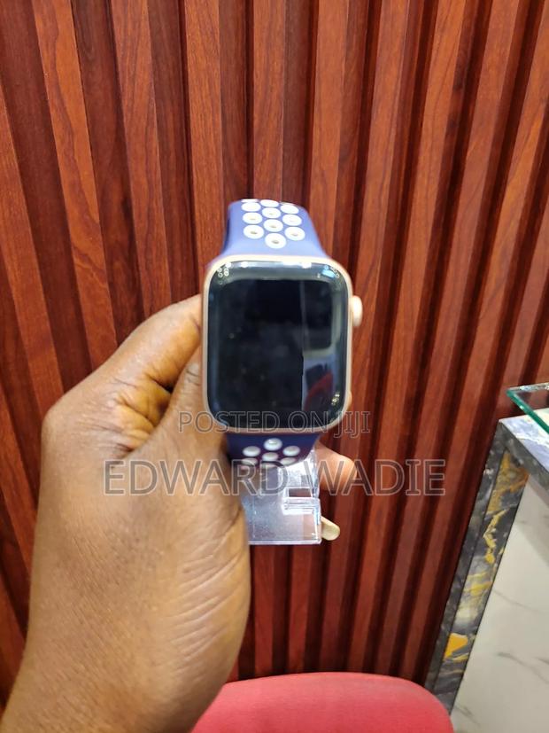 Apple Series 5 Watch · Photo 1
