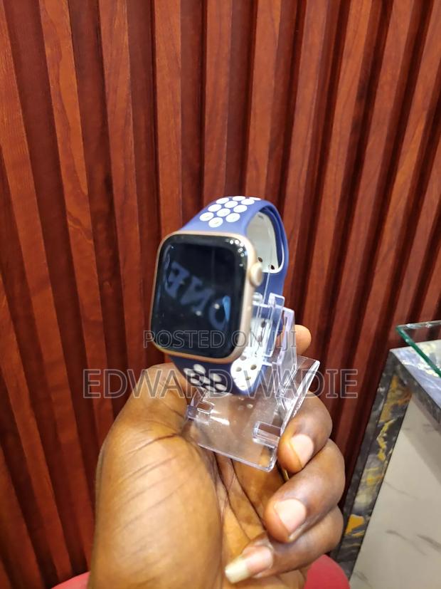 Apple Series 5 Watch · Photo 2